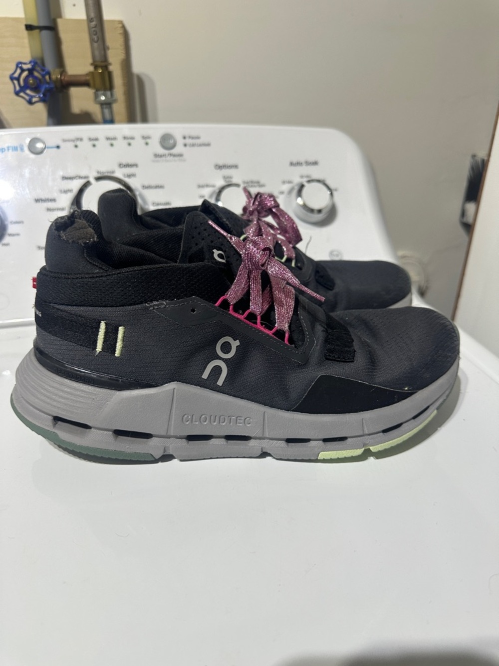 On Running sneakers shoes